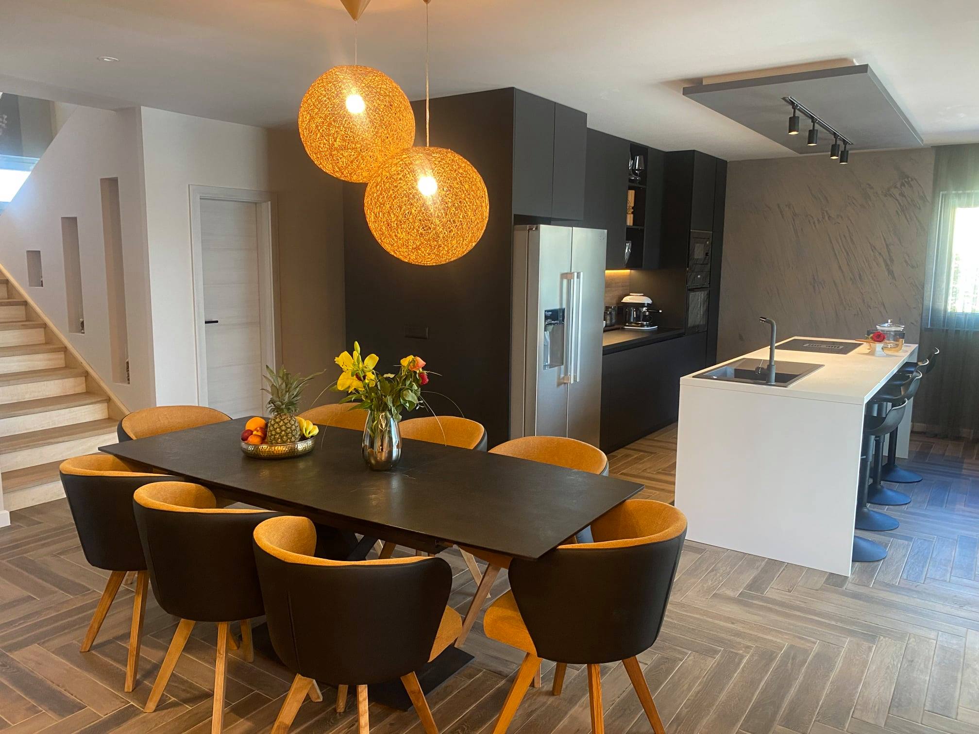 Unutarnja sobna vrata u obiteljskoj vili – Zadar