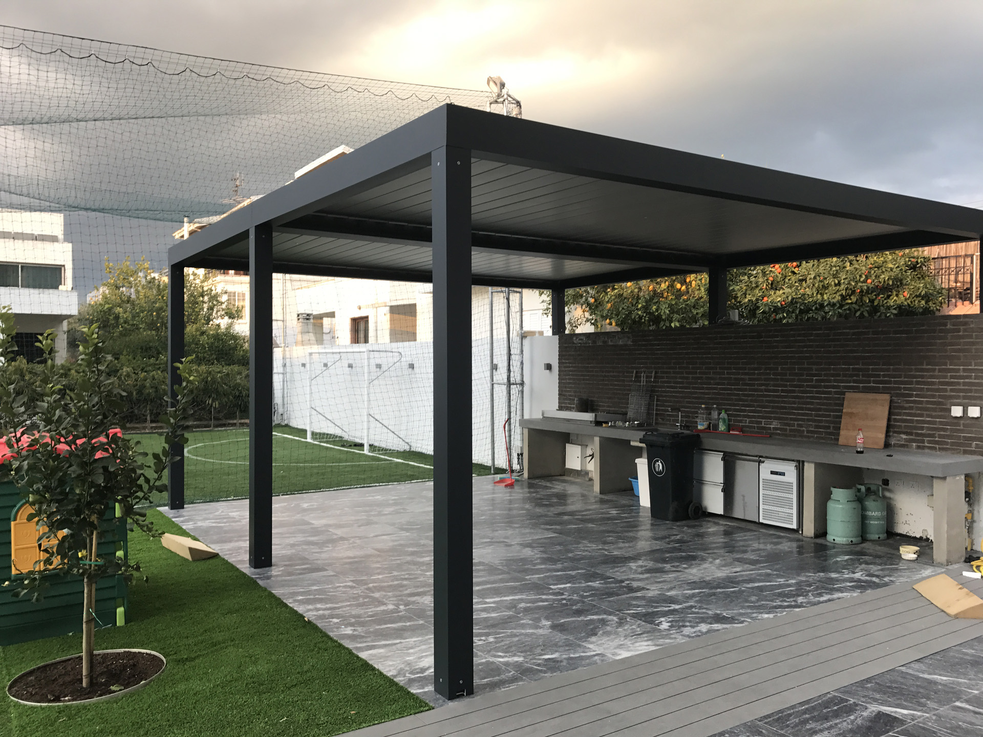 Pergola Sunbreaker 500
